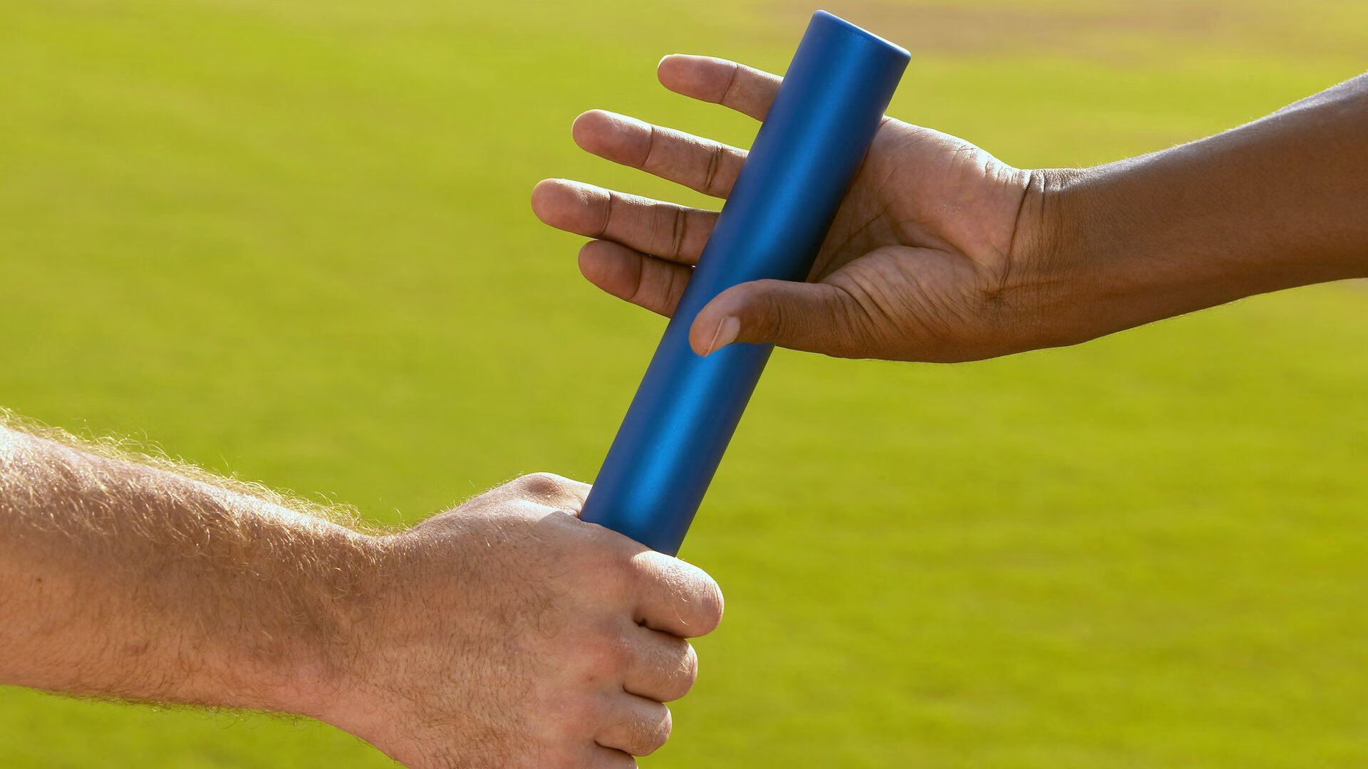 篮网举行社区公益日，球员参与街头篮球教学，nba篮网社区